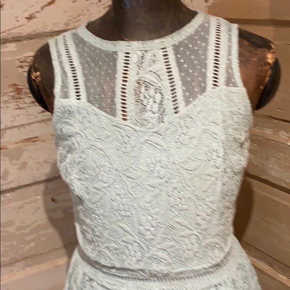 Boutique lacy dress - Picture 2 of 3